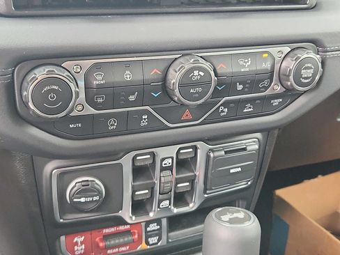 New 2026 Jeep Wrangler Unlimited Rubicon AWD/4WD image 11