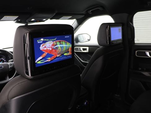 Used 2020 Ford Explorer XLT image 13