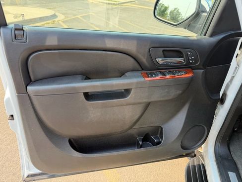 Used 2011 Chevrolet Avalanche LTZ AWD/4WD image 14