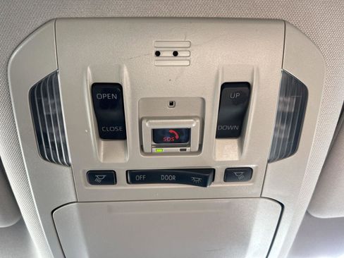 Used 2023 Toyota Highlander XLE image 19