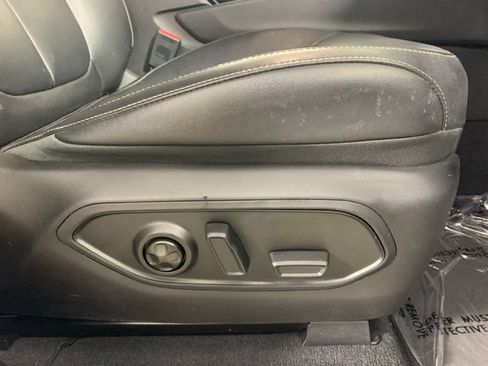 Used 2022 Jeep Grand Cherokee L Limited AWD/4WD image 23