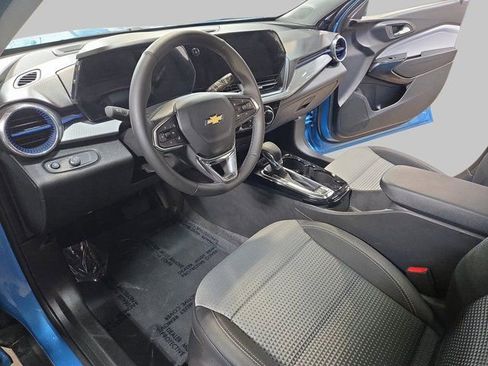 New 2026 Chevrolet Trax LT w/ Sunroof Package FWD image 18