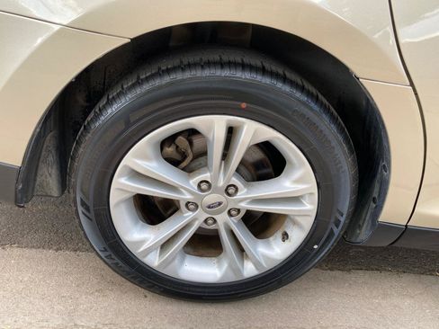 Used 2018 Ford Taurus SE FWD image 21