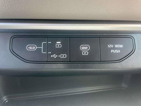 Used 2025 Kia Carnival FWD image 37