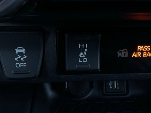 Used 2025 Toyota RAV4 XLE image 28