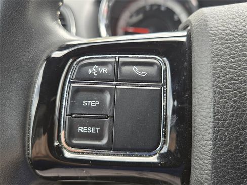 Used 2018 Dodge Grand Caravan SXT image 25