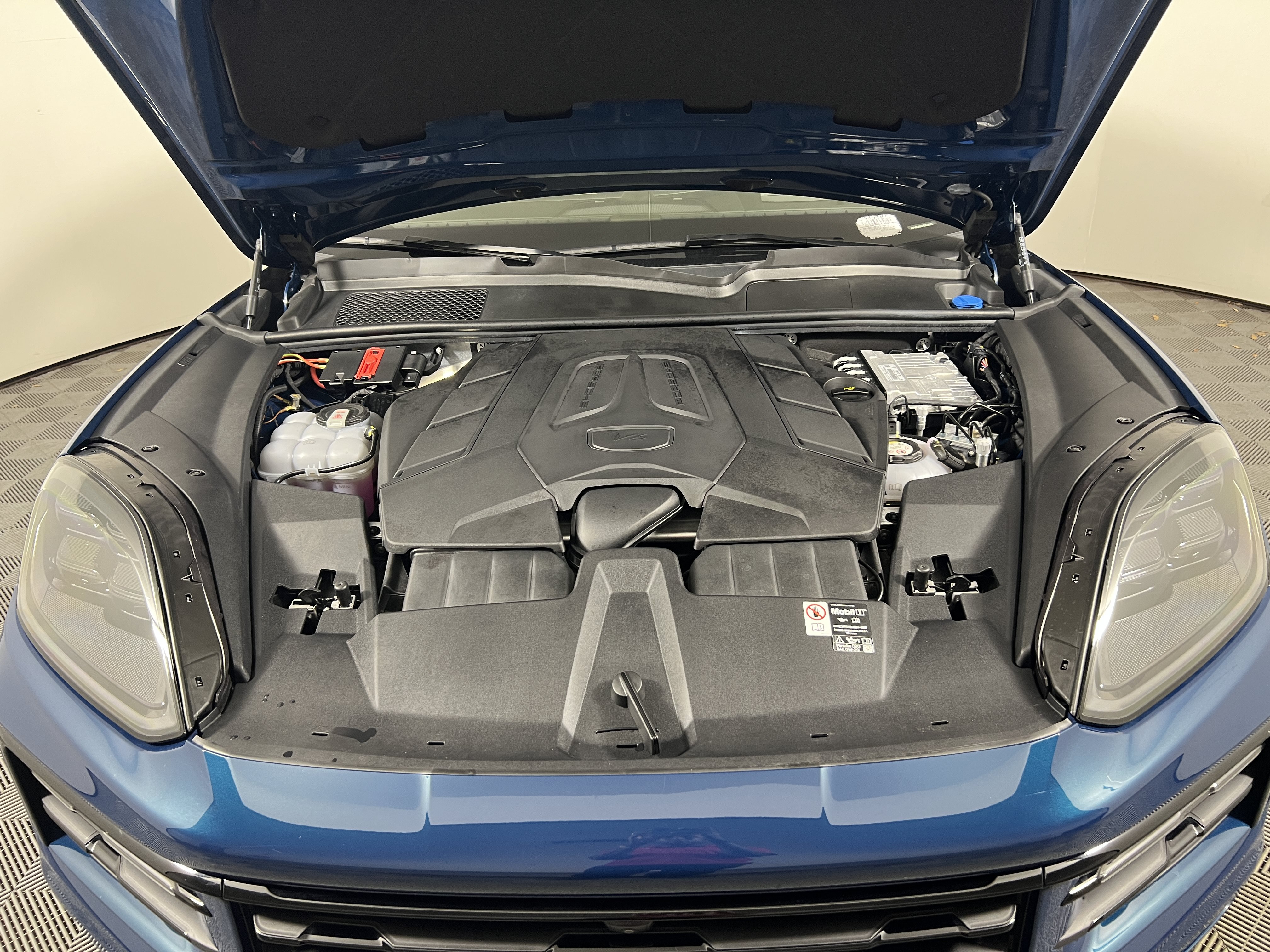 Used 2026 Porsche Cayenne E-Hybrid Coupe AWD/4WD image 22