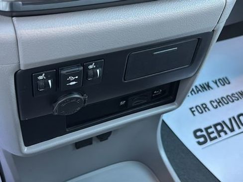 Used 2018 Toyota Sienna XLE Premium w/ Carpet Mat Package FWD image 21