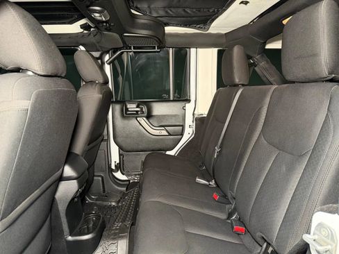 Used 2018 Jeep Wrangler Unlimited Sport S AWD/4WD image 19