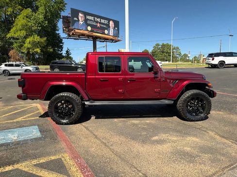 Used 2021 Jeep Gladiator Overland AWD/4WD image 6