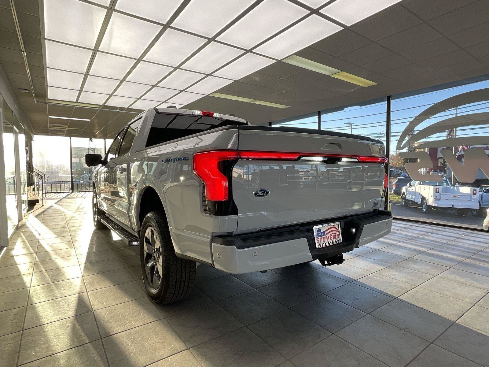 Used 2023 Ford F150 Lightning Lariat AWD/4WD image 7