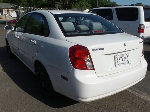 Used 2006 Suzuki Forenza Sedan image 11