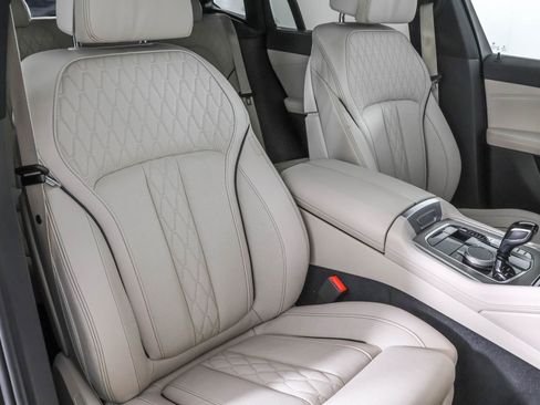 Used 2022 BMW X6 xDrive40i w/ M Sport Package image 50