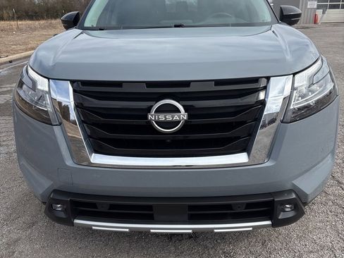 Used 2022 Nissan Pathfinder SL w/ SL Premium Package image 2