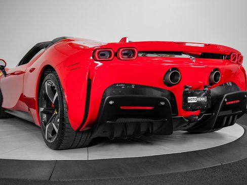 Used 2022 Ferrari SF90 Spider image 28