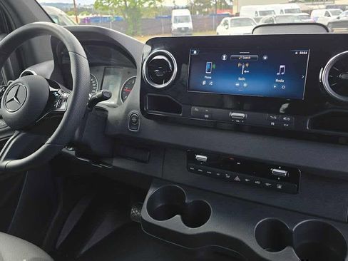 Used 2025 Mercedes-Benz Sprinter 2500 image 12