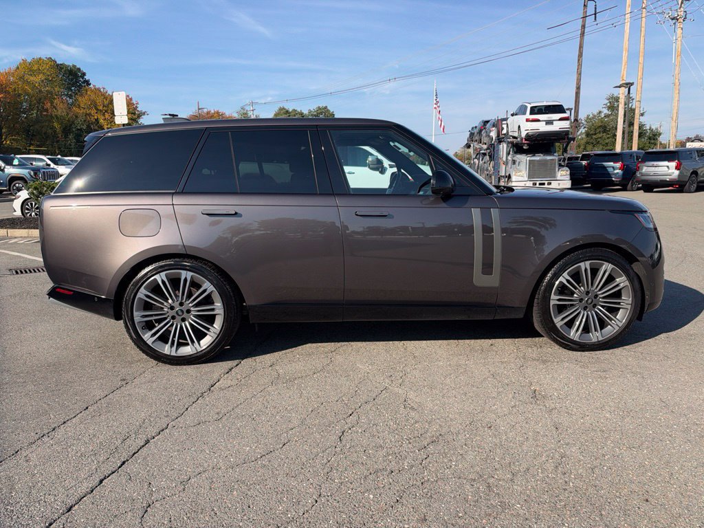 Used 2024 Land Rover Range Rover SE AWD/4WD image 8