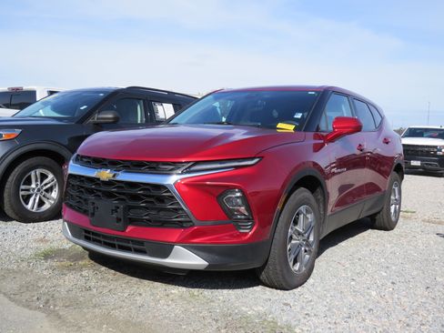 Used 2023 Chevrolet Blazer LT w/ Driver Confidence Package image 4