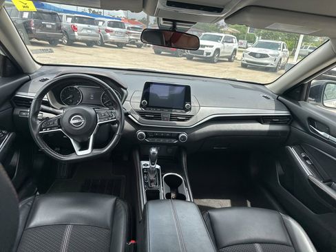 Used 2024 Nissan Altima 2.5 SR FWD image 9