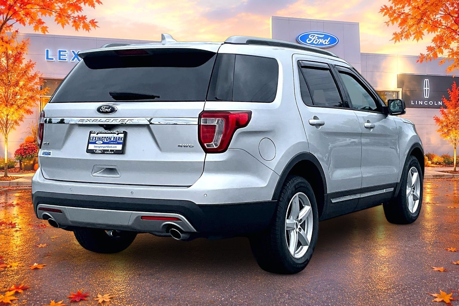 Used 2016 Ford Explorer XLT w/ Equipment Group 202A AWD/4WD image 5