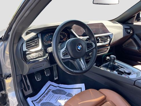 Used 2025 BMW Z4 M40i w/ Edition RWD image 9