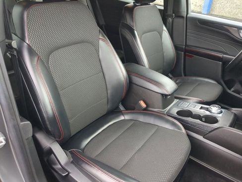 Used 2025 Ford Escape ST-Line image 24