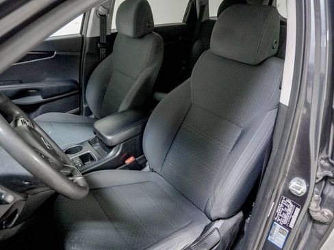 Used 2017 Kia Sorento AWD image 19