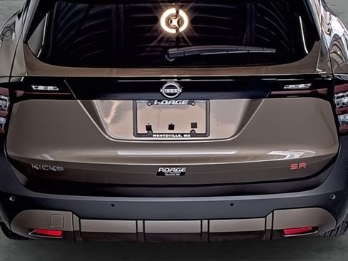 Used 2025 Nissan Kicks SR w/ SR Premium Package FWD image 11
