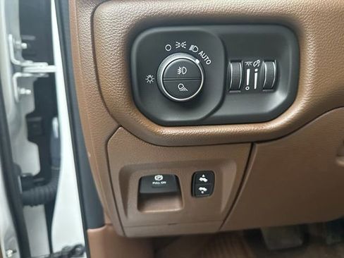 Used 2019 RAM 1500 Laramie AWD/4WD image 14