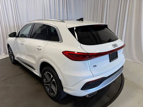 Certified 2025 Audi Q5 Premium w/ Convenience Package AWD/4WD image 3