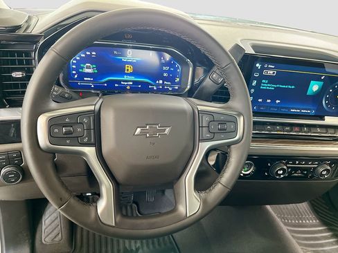Used 2024 Chevrolet Silverado 1500 LT w/ Z71 Off-Road Package AWD/4WD image 11