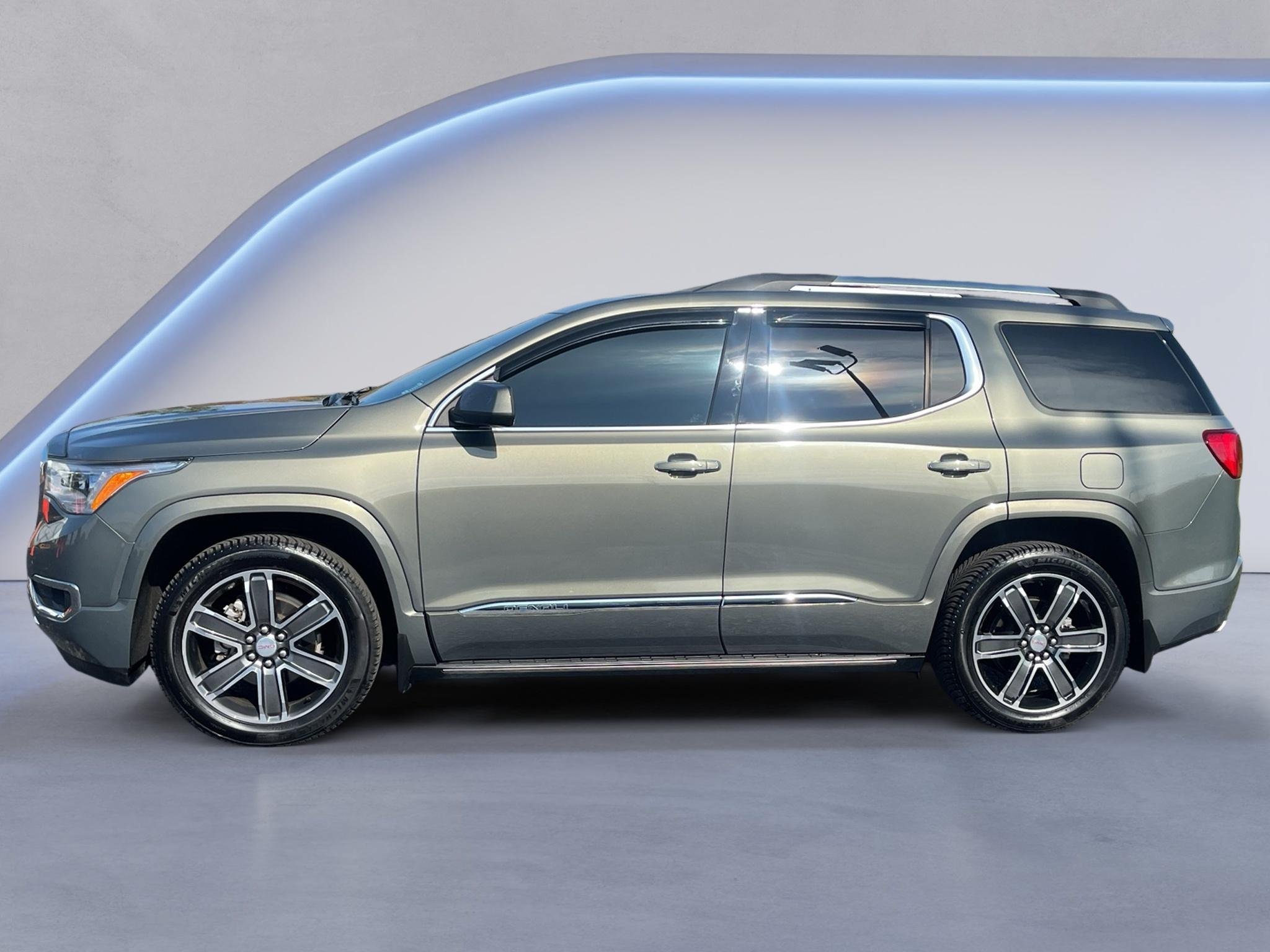 Used 2018 GMC Acadia Denali w/ Technology Package AWD/4WD image 5