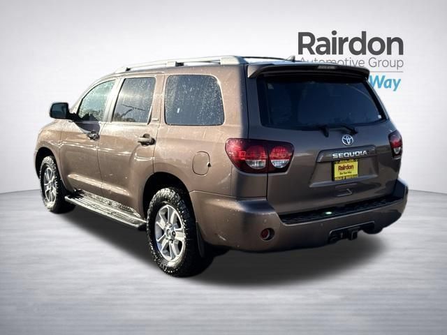 Used 2018 Toyota Sequoia SR5 w/ Carpet Mat Package AWD/4WD image 5