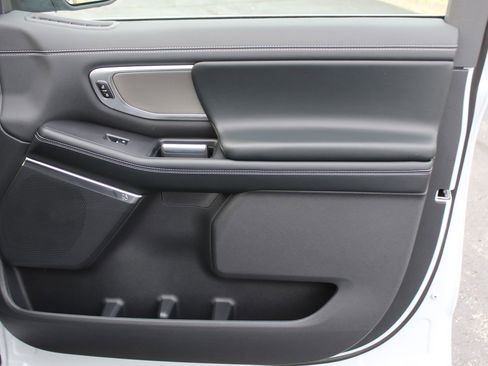 New 2025 Ford Expedition Max Platinum w/ Driver's Package image 11