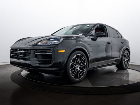 Certified 2026 Porsche Cayenne Turbo image 1