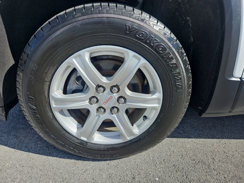 Used 2017 GMC Acadia SLE AWD/4WD image 12