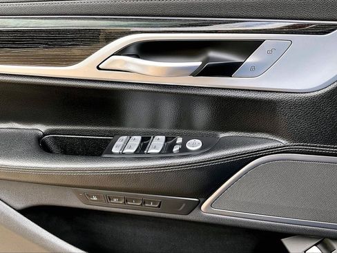 Used 2019 BMW 740i xDrive w/ M Sport Package AWD/4WD image 39
