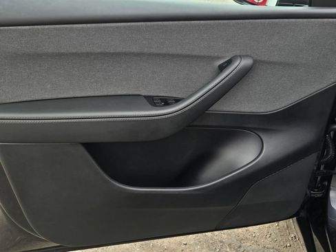 Used 2026 Tesla Model Y AWD image 11