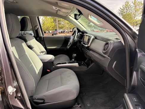 Used 2021 Toyota Tacoma SR5 w/ Technology Package AWD/4WD image 10