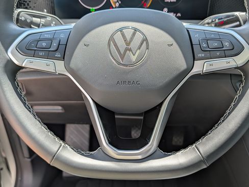 Certified 2025 Volkswagen Tiguan SE AWD/4WD image 24