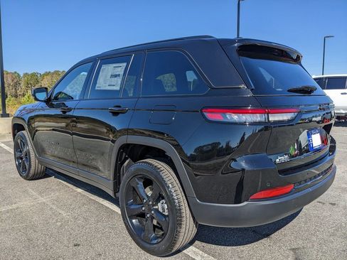 New 2025 Jeep Grand Cherokee Limited w/ Black Appearance Package image 20