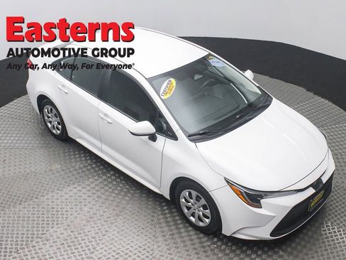 Used 2025 Toyota Corolla LE image 3