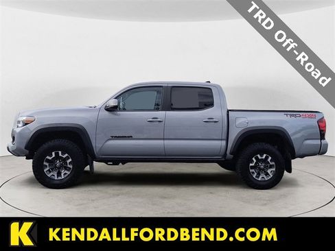 Used 2019 Toyota Tacoma TRD Off-Road image 2