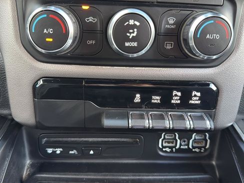 Used 2019 RAM 1500 Big Horn AWD/4WD image 26