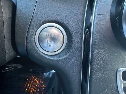 Used 2019 Mercedes-Benz GLC 300 4MATIC image 25