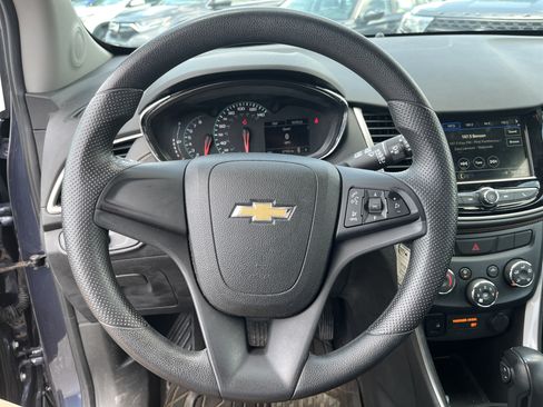 Used 2018 Chevrolet Trax LS FWD image 18