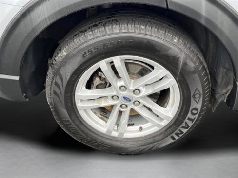 Used 2023 Ford Explorer XLT w/ Equipment Group 202A image 9