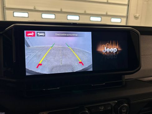 Used 2025 Jeep Wrangler Unlimited Sahara AWD/4WD image 23
