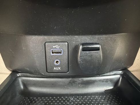 Used 2017 Nissan Rogue SV FWD image 33