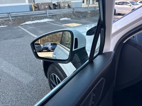 Certified 2021 Volkswagen Tiguan SE w/ Panoramic Sunroof Package image 15